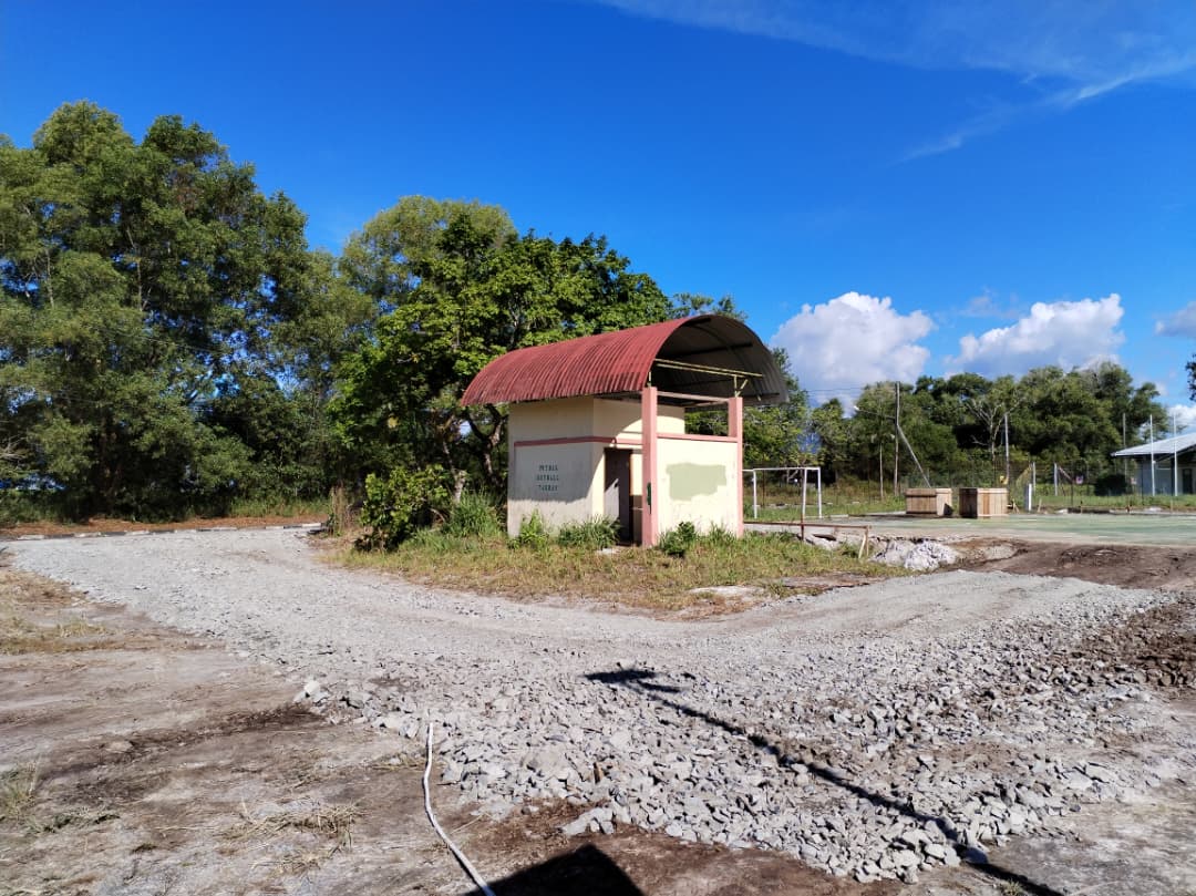 Menaik taraf Padang Futsal KBS 